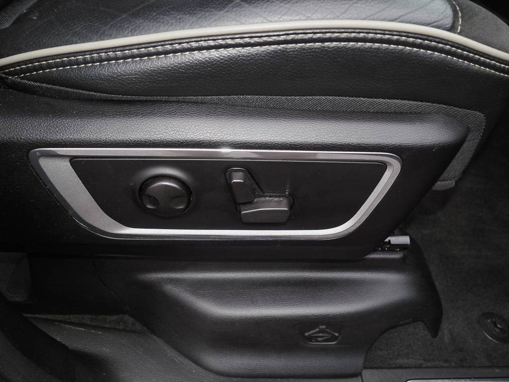 2022 RAM 1500 Laramie Crew Cab 4x4 5'7" Box
