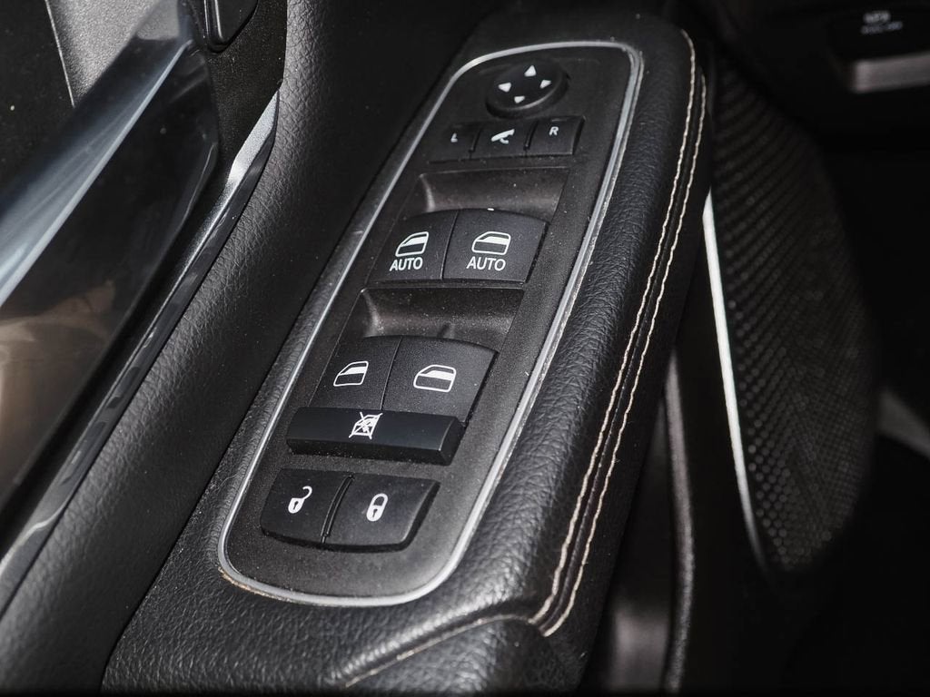 2022 RAM 1500 Laramie Crew Cab 4x4 5'7" Box