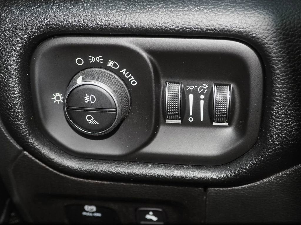 2022 RAM 1500 Laramie Crew Cab 4x4 5'7" Box