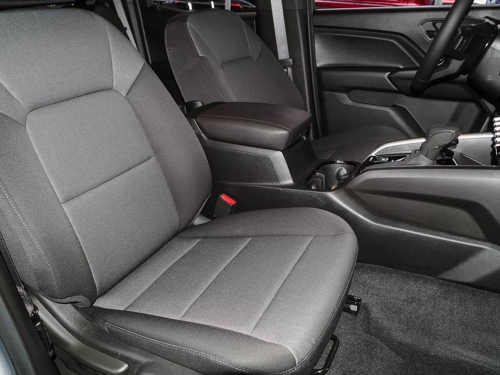 2025 Chevrolet Colorado WT/LT