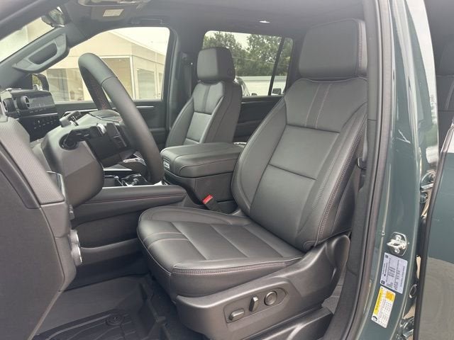 2025 Chevrolet Suburban RST