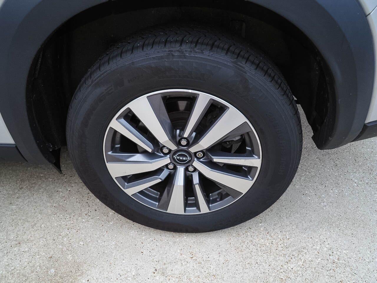2023 Nissan Pathfinder SL 4WD