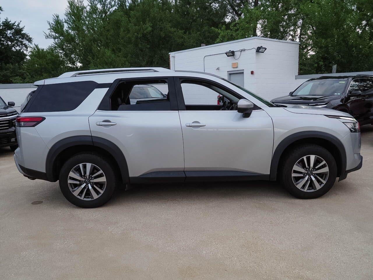 2023 Nissan Pathfinder SL 4WD