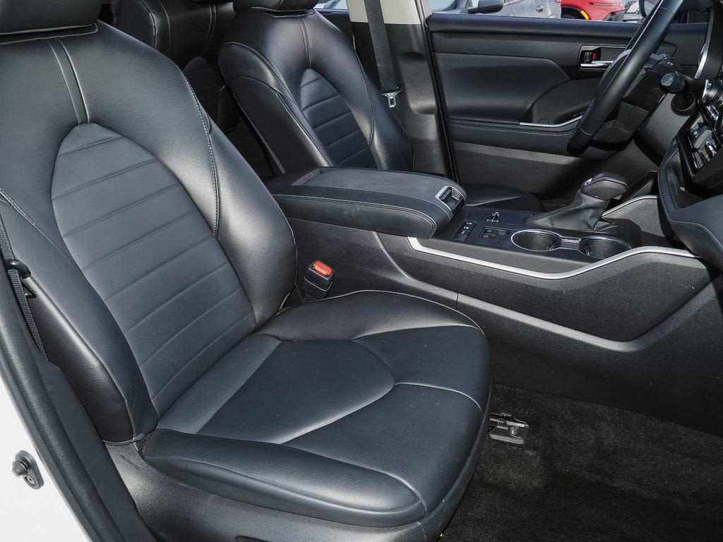 2022 Toyota Highlander Hybrid XLE