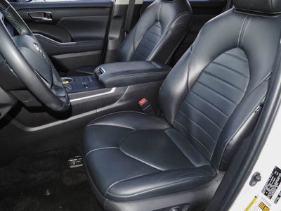 2022 Toyota Highlander Hybrid XLE