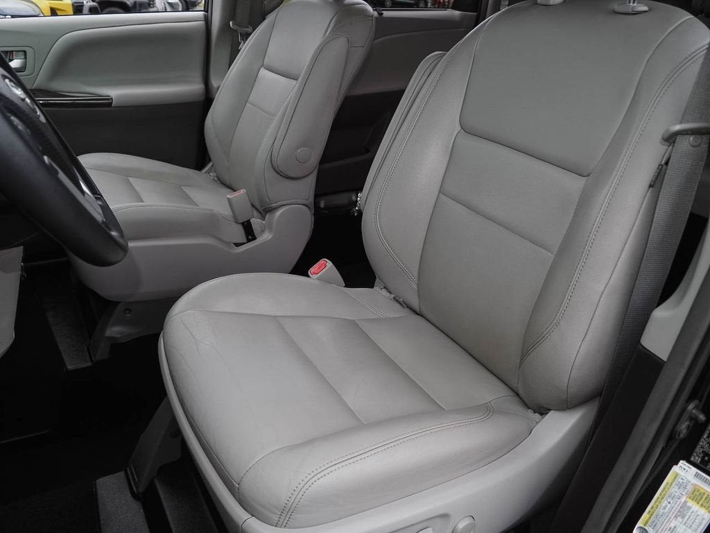 2019 Toyota Sienna XLE Auto Access Seat