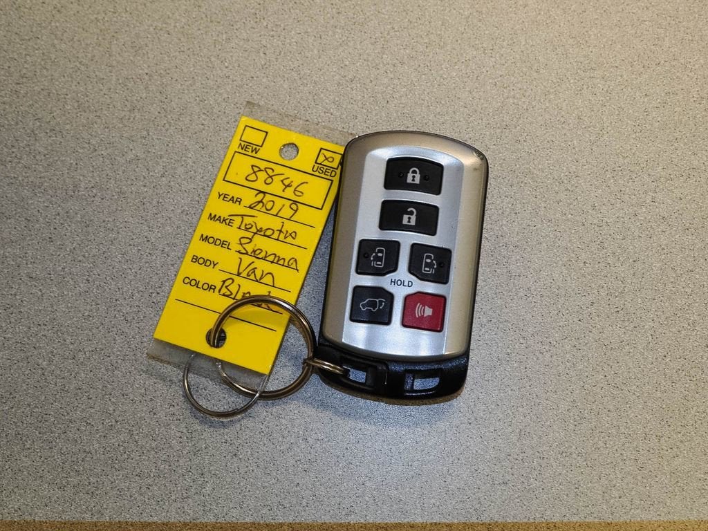 2019 Toyota Sienna XLE Auto Access Seat