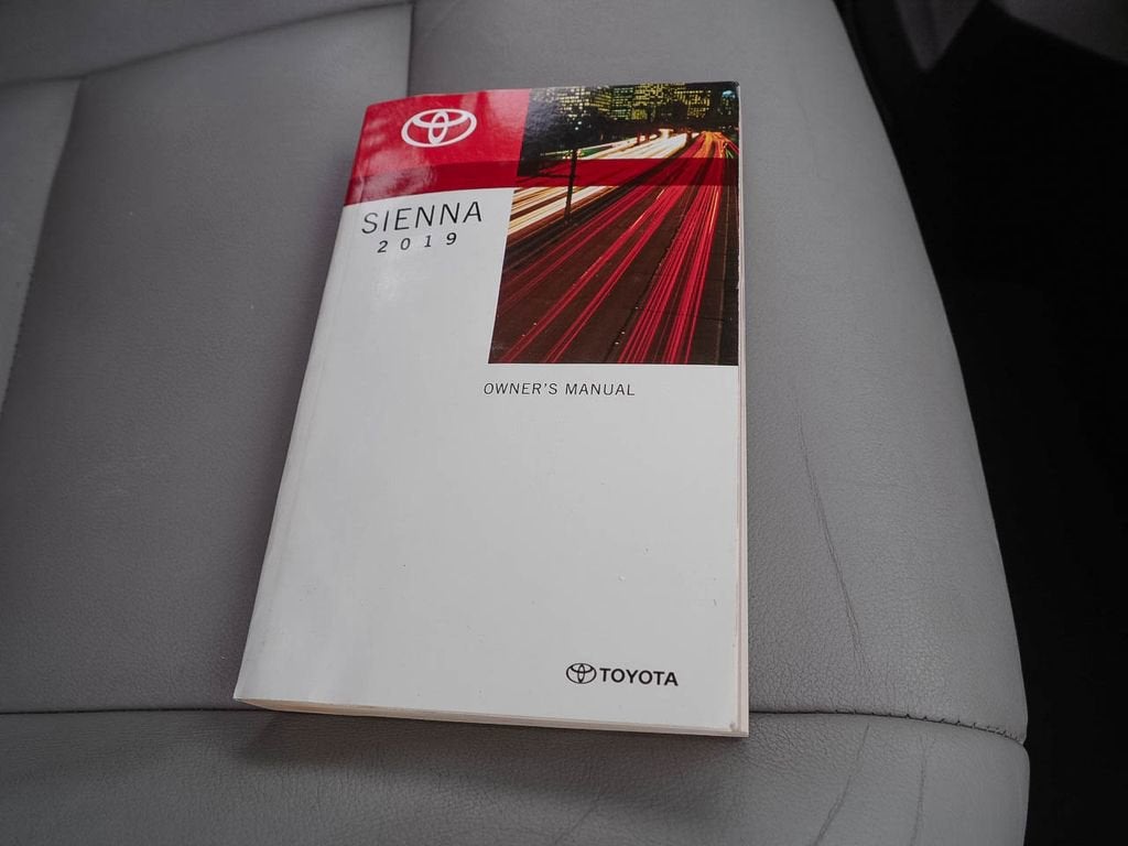 2019 Toyota Sienna XLE Auto Access Seat