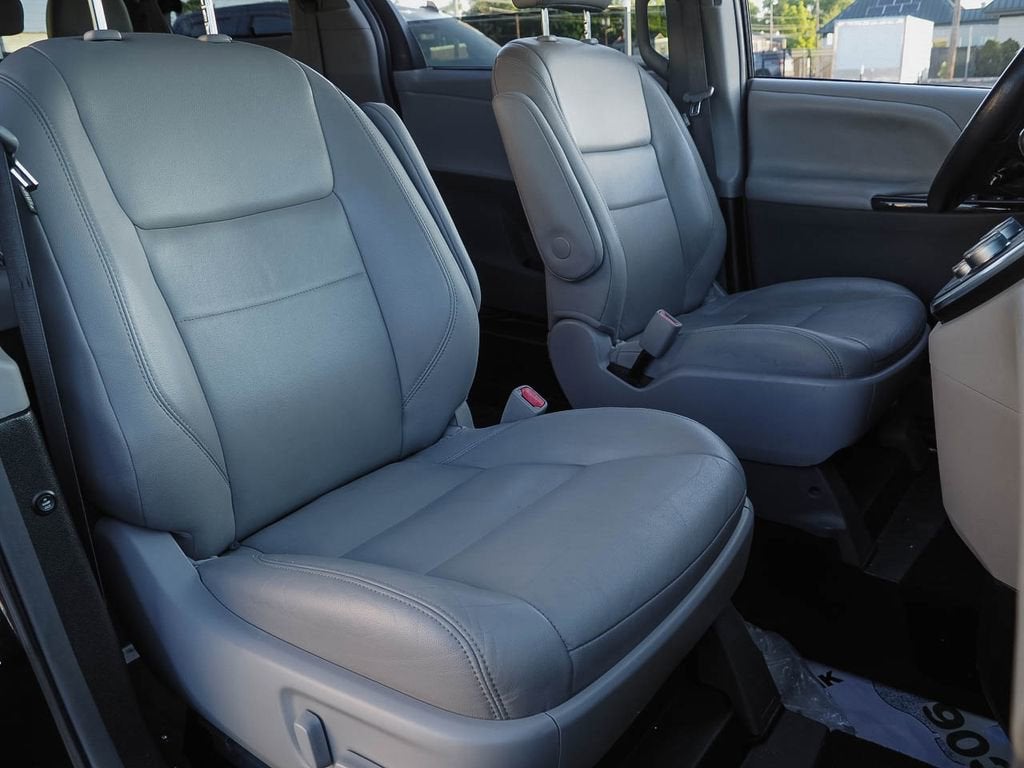 2019 Toyota Sienna XLE Auto Access Seat