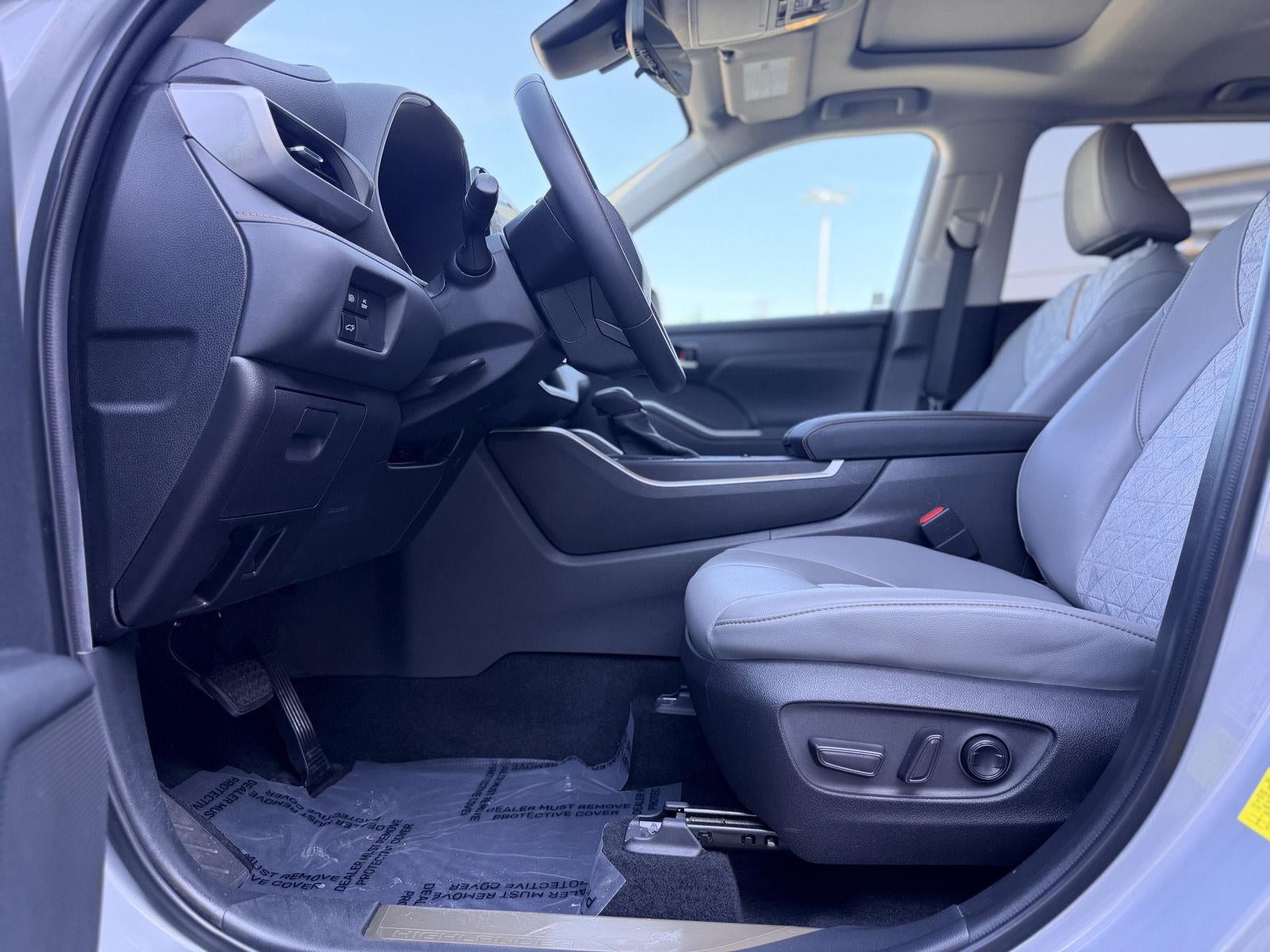 2022 Toyota Highlander Hybrid Bronze Edition