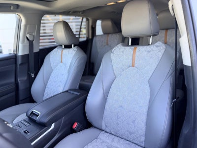 2022 Toyota Highlander Hybrid Bronze Edition