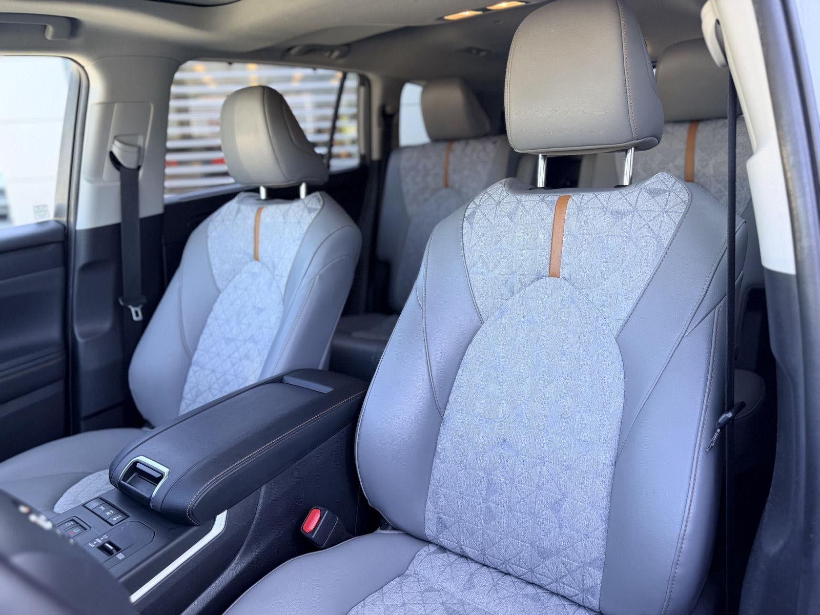2022 Toyota Highlander Hybrid Bronze Edition
