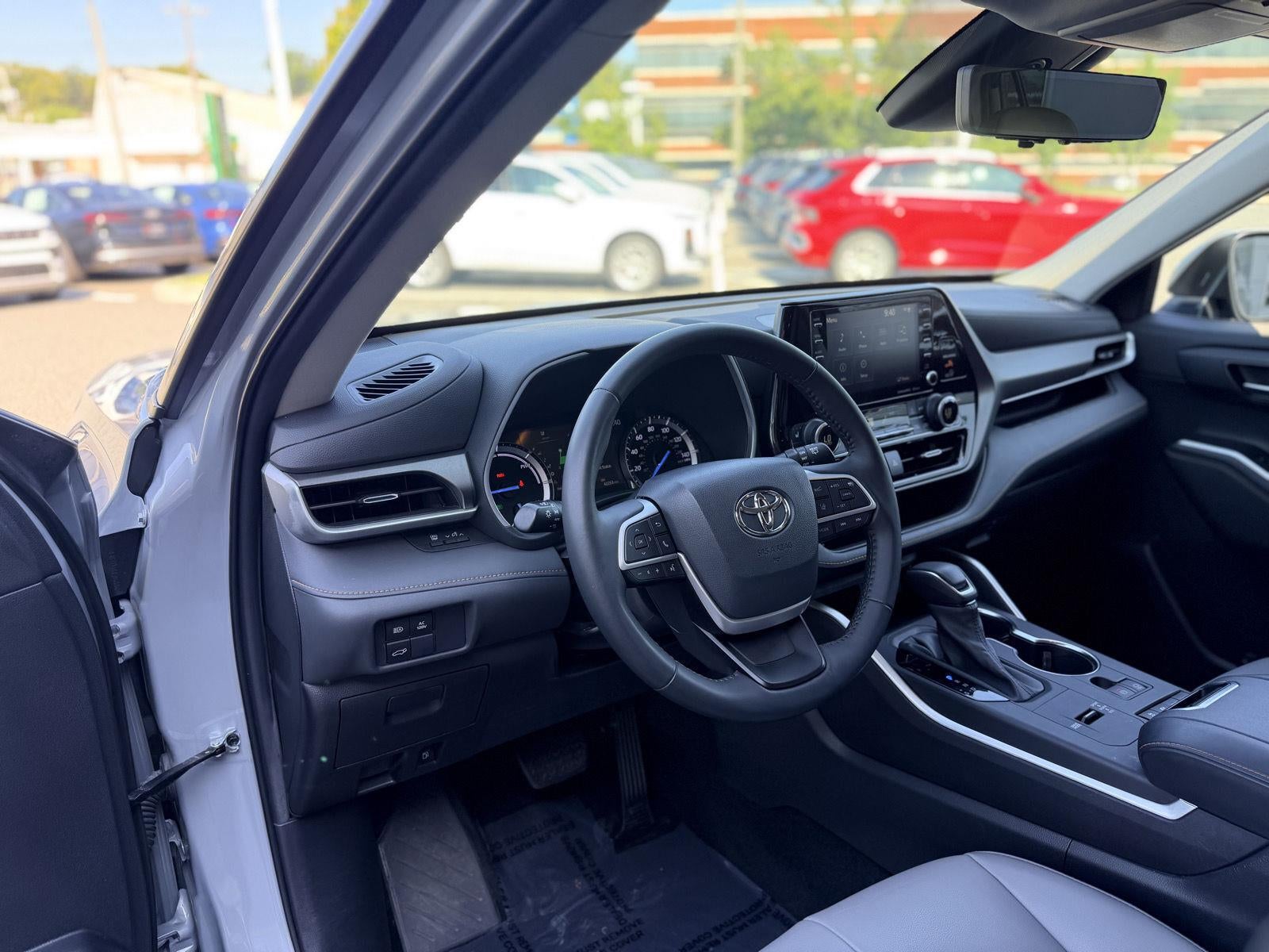 2022 Toyota Highlander Hybrid Bronze Edition
