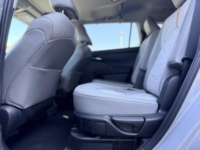 2022 Toyota Highlander Hybrid Bronze Edition