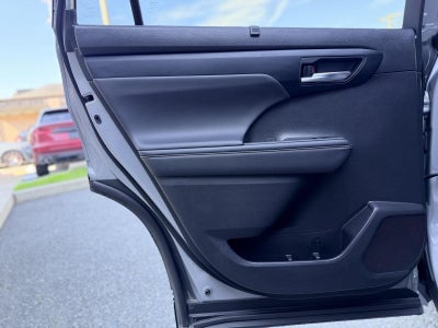 2022 Toyota Highlander Hybrid Bronze Edition