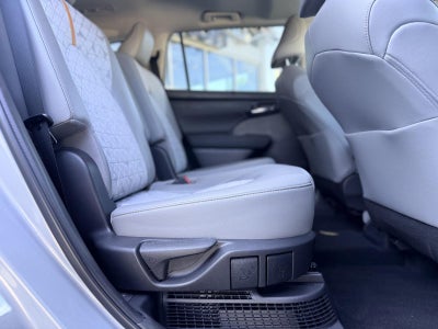 2022 Toyota Highlander Hybrid Bronze Edition