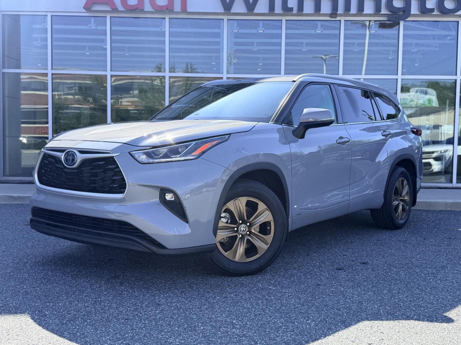 2022 Toyota Highlander Hybrid Bronze Edition