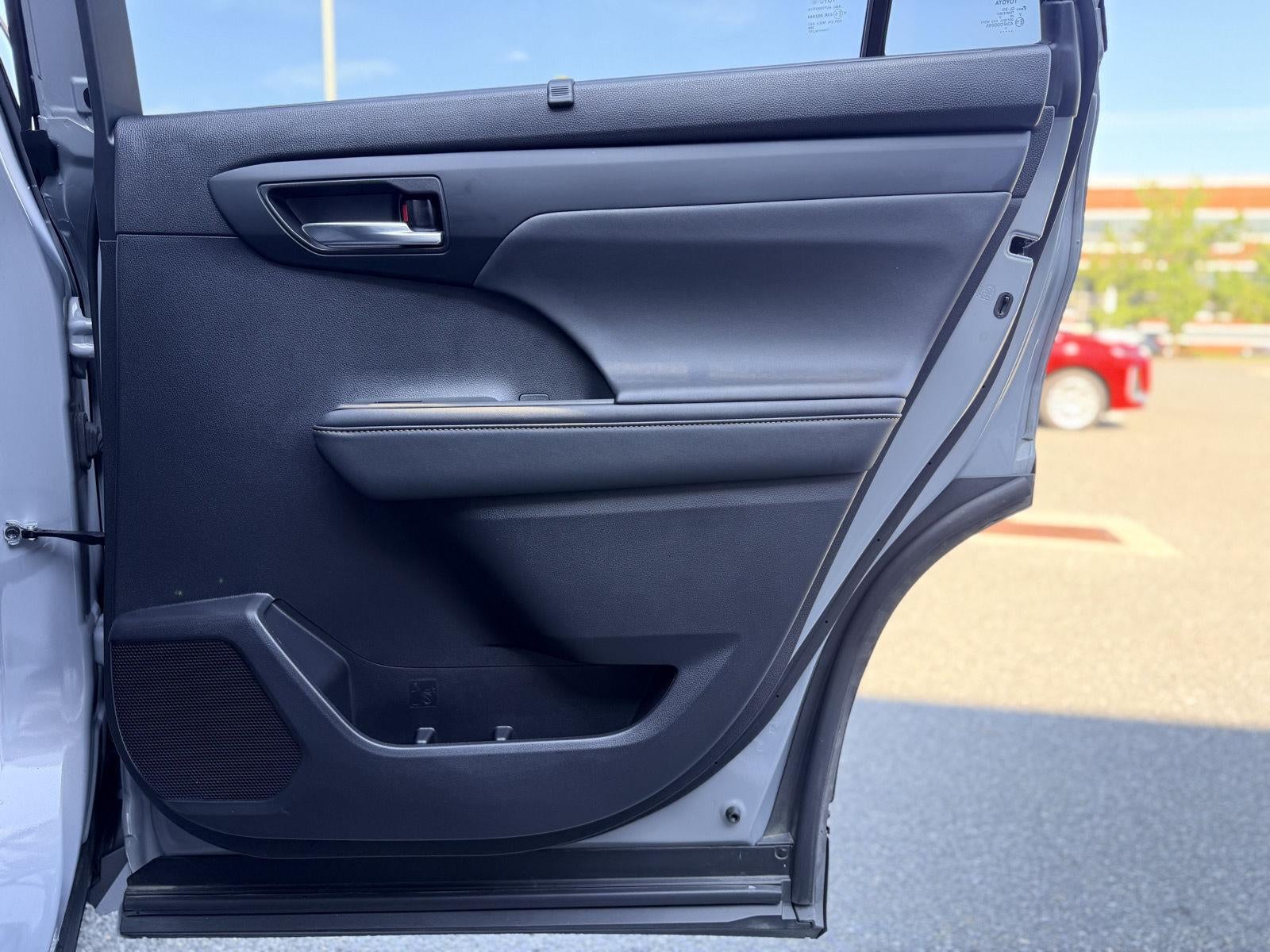 2022 Toyota Highlander Hybrid Bronze Edition