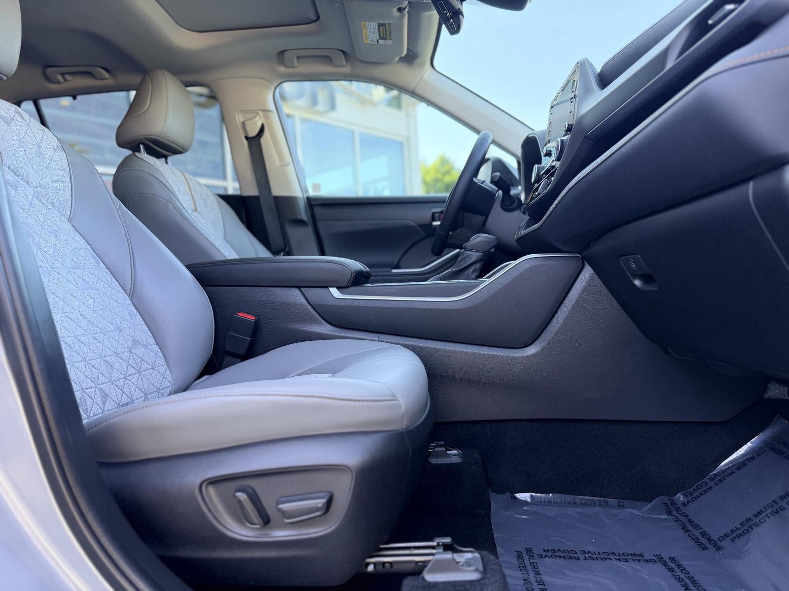 2022 Toyota Highlander Hybrid Bronze Edition