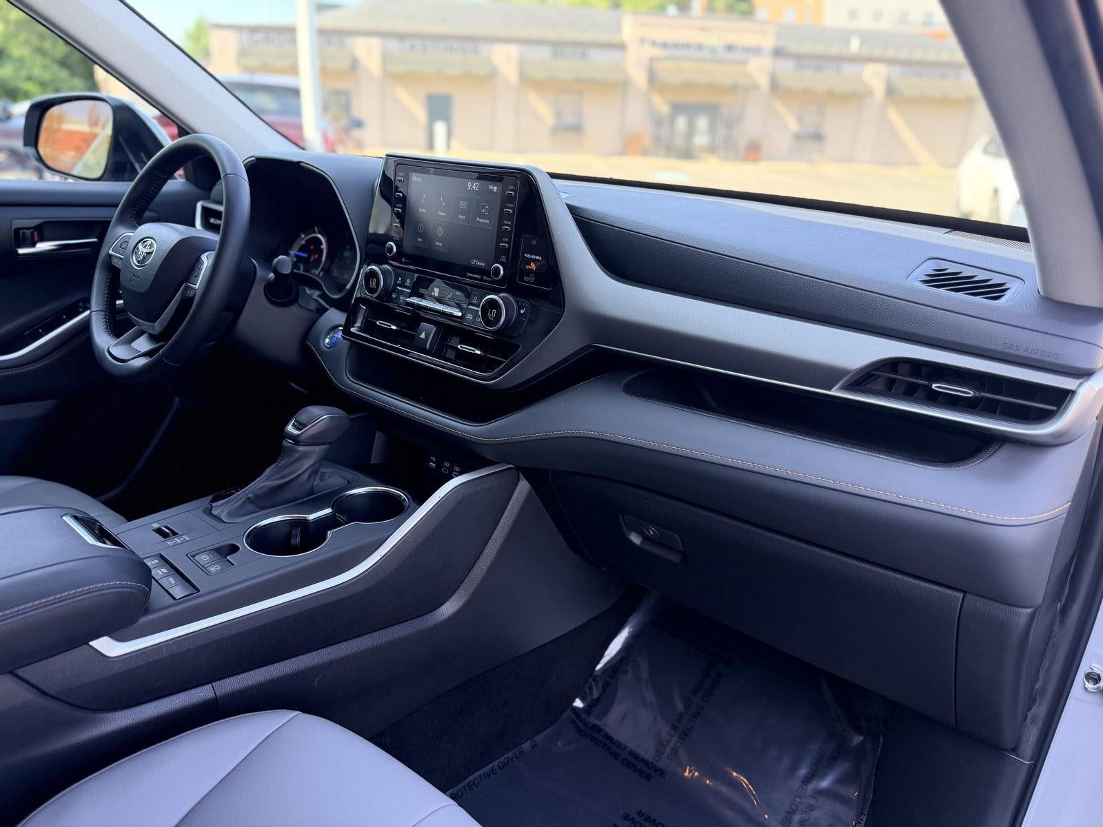 2022 Toyota Highlander Hybrid Bronze Edition