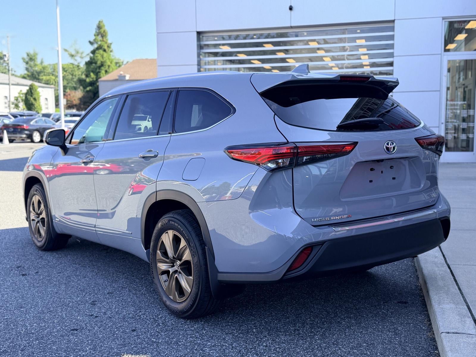 2022 Toyota Highlander Hybrid Bronze Edition
