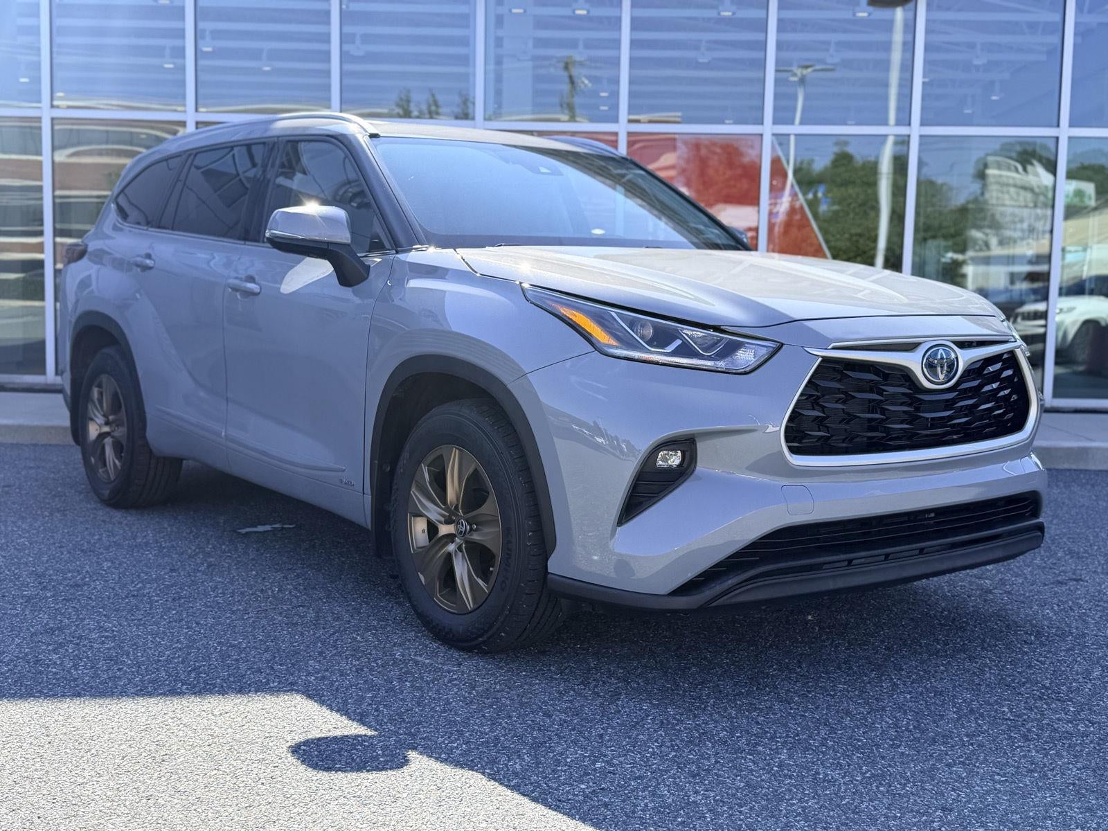 2022 Toyota Highlander Hybrid Bronze Edition