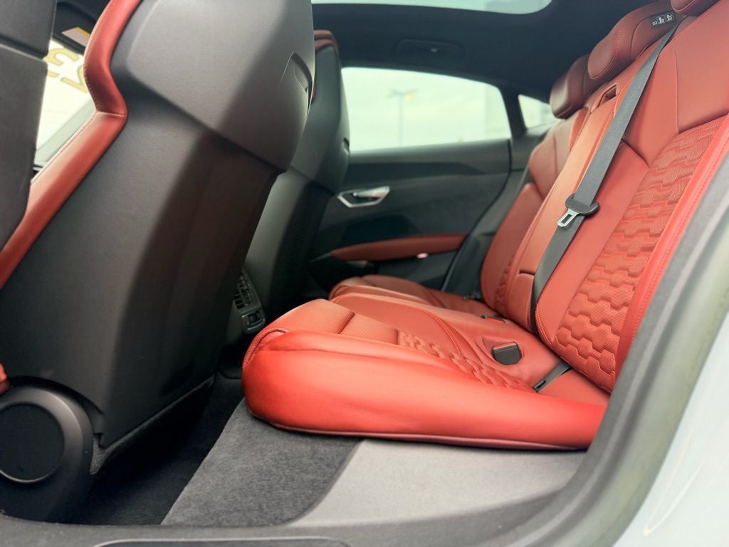 2023 Audi e-tron GT Premium Plus quattro