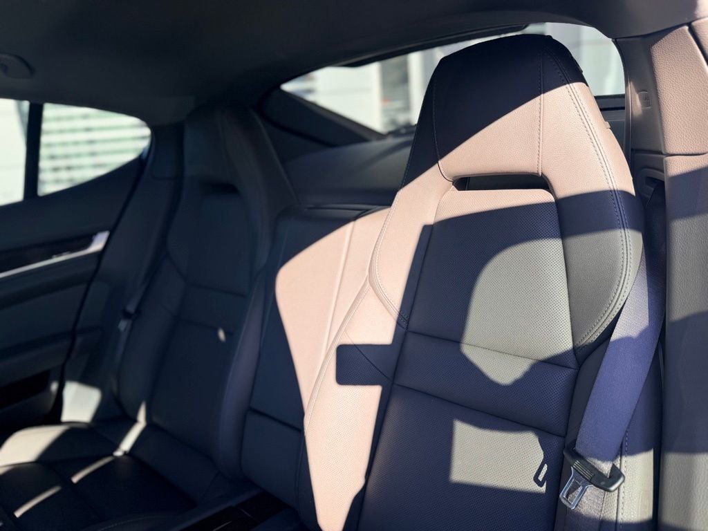 2015 Porsche Panamera 4