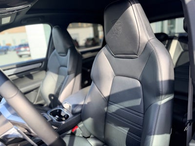 2023 Porsche Cayenne Platinum Edition