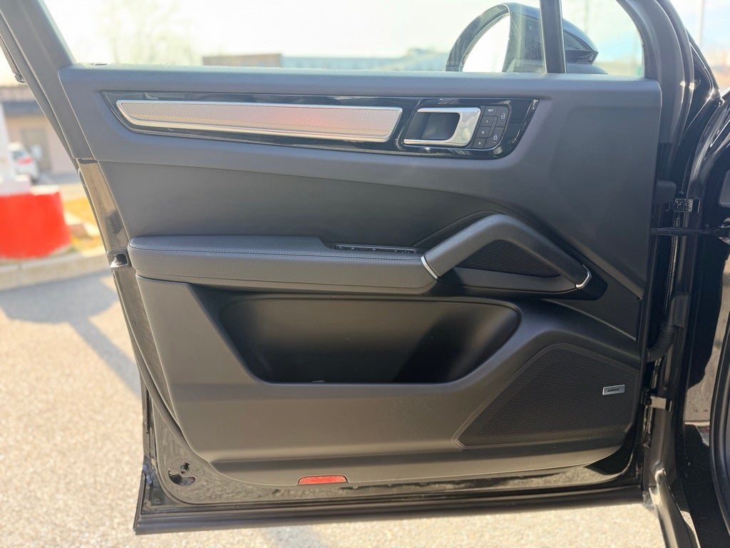 2023 Porsche Cayenne Platinum Edition