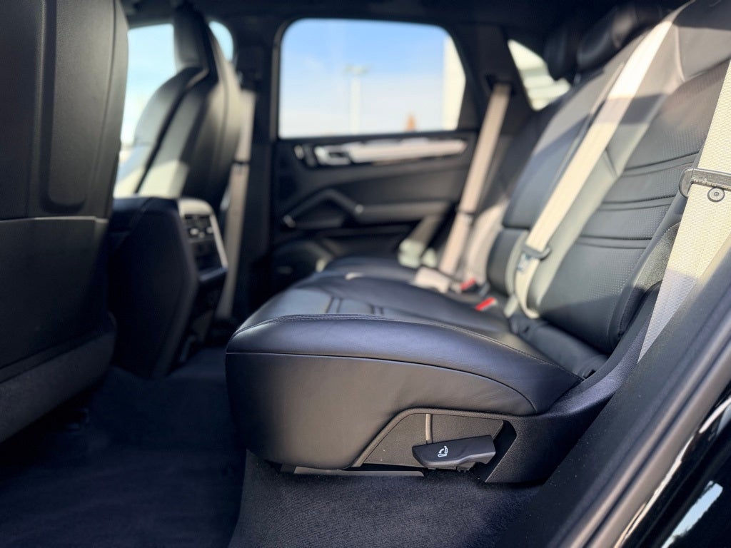 2023 Porsche Cayenne Platinum Edition