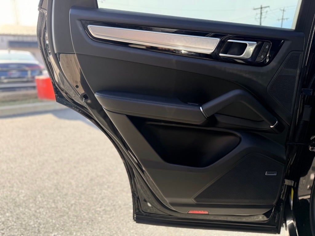 2023 Porsche Cayenne Platinum Edition