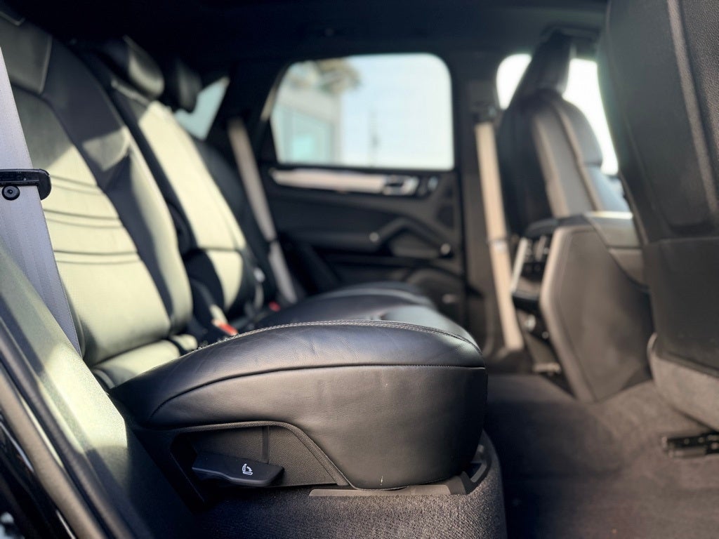 2023 Porsche Cayenne Platinum Edition