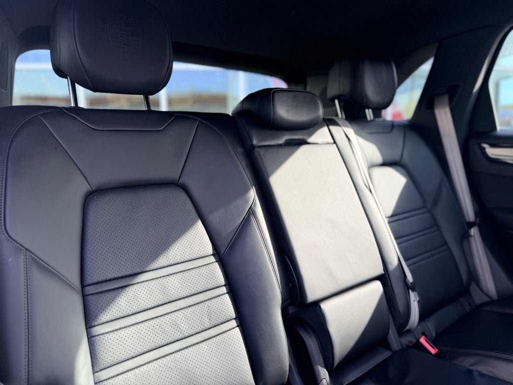 2023 Porsche Cayenne Platinum Edition