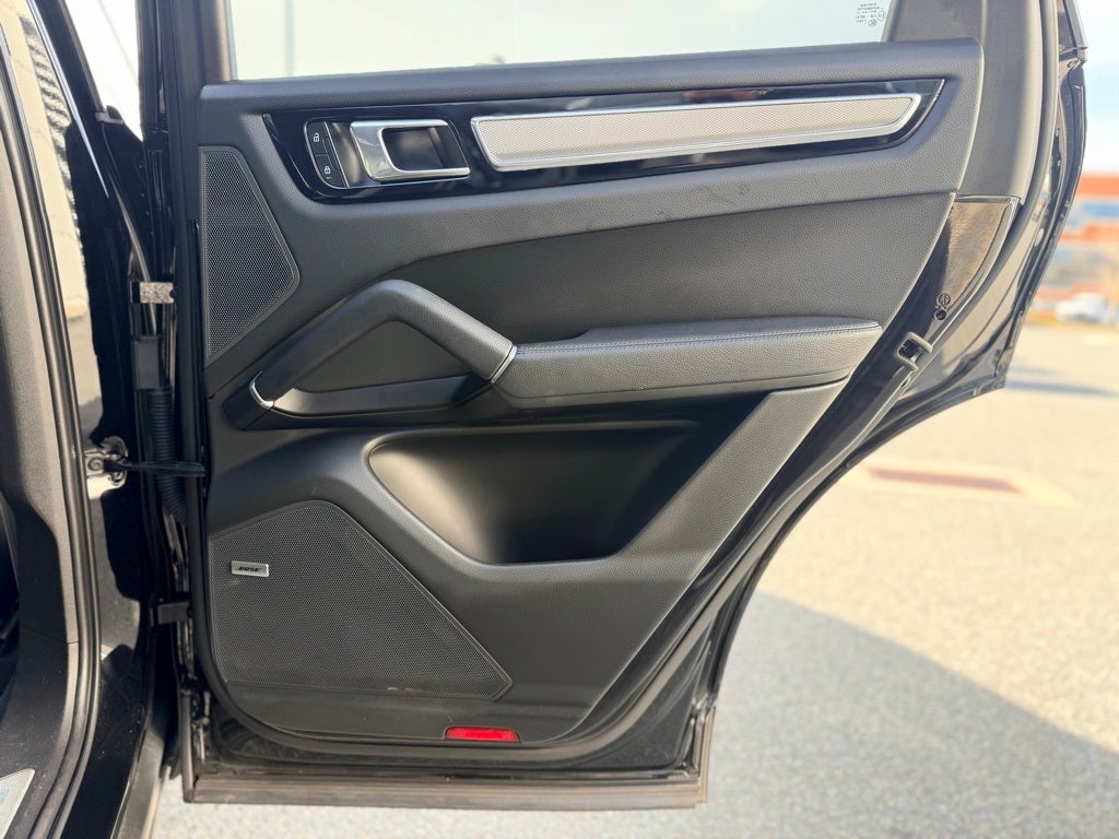 2023 Porsche Cayenne Platinum Edition