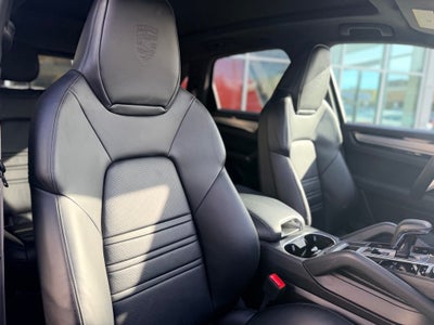2023 Porsche Cayenne Platinum Edition