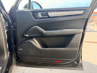 2023 Porsche Cayenne Platinum Edition