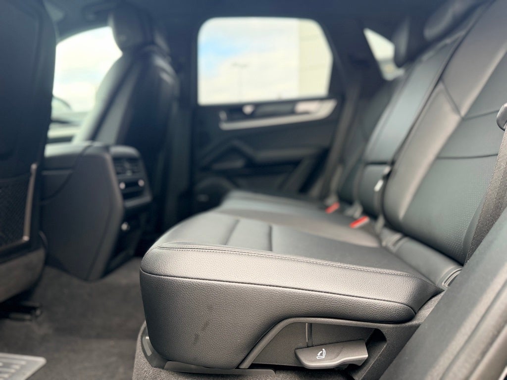 2024 Porsche Cayenne Base