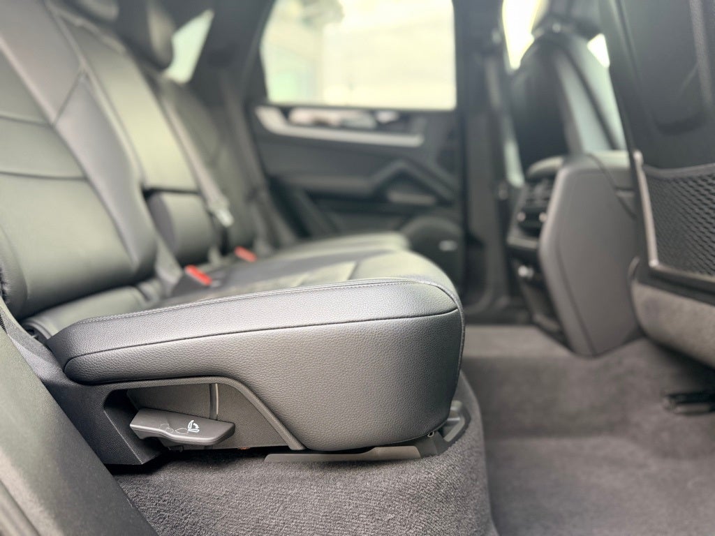 2024 Porsche Cayenne Base