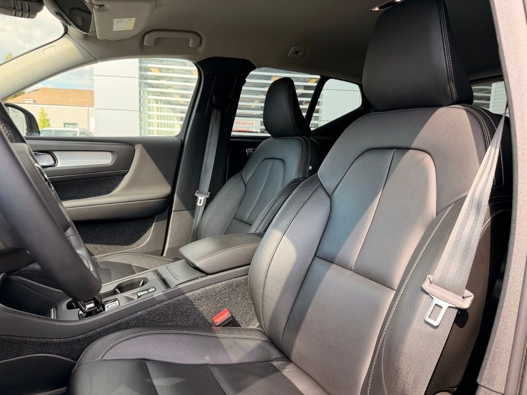 2022 Volvo XC40 Momentum