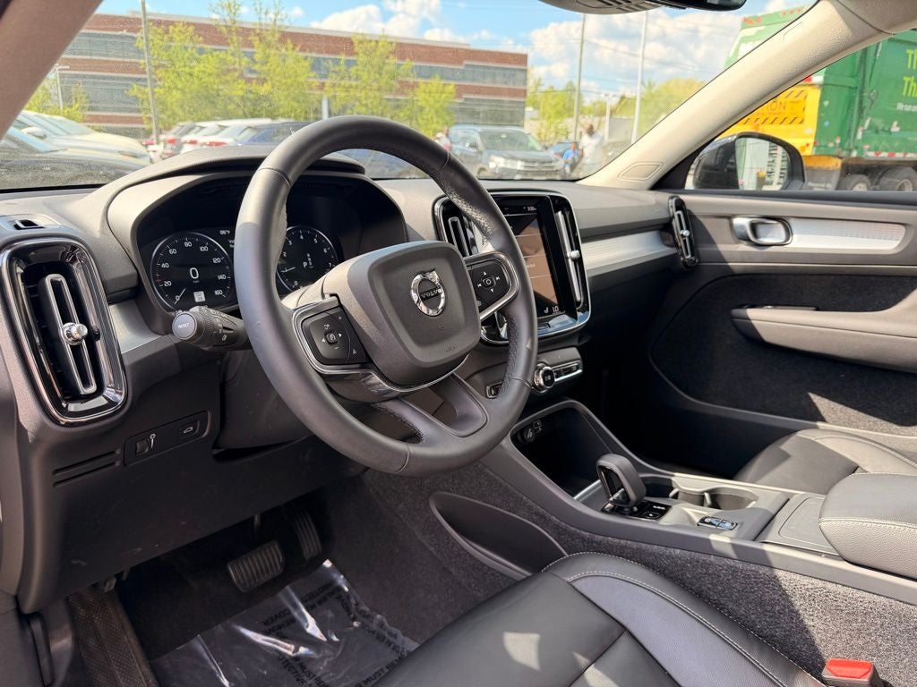 2022 Volvo XC40 Momentum