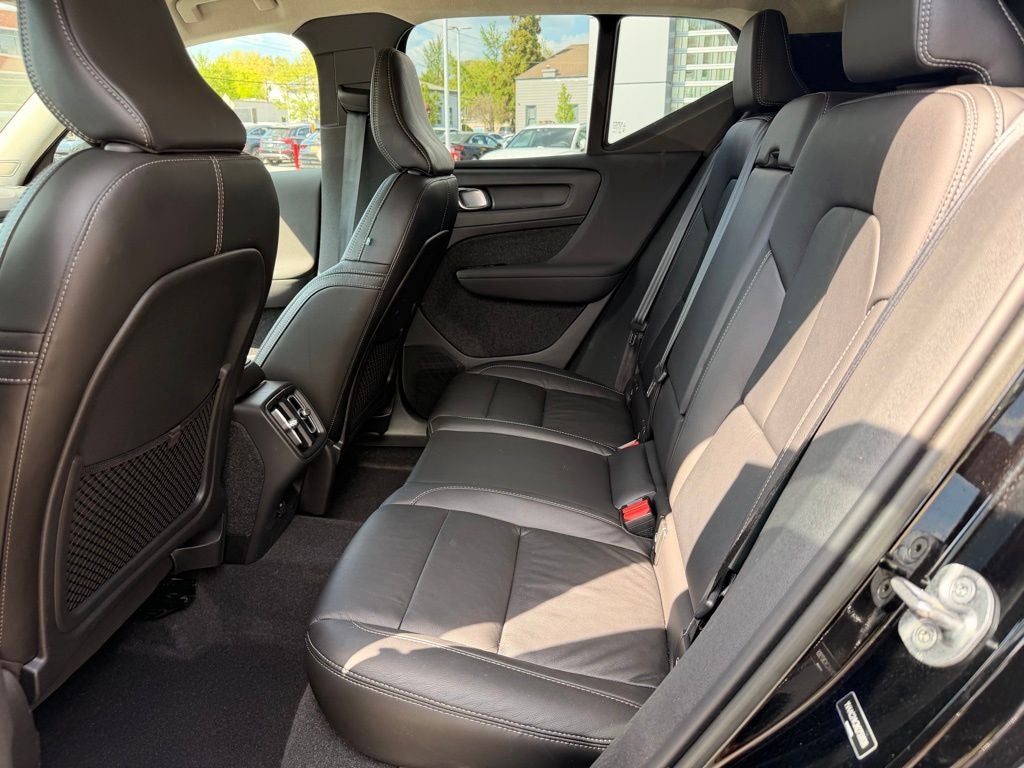2022 Volvo XC40 Momentum