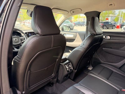 2022 Volvo XC40 Momentum