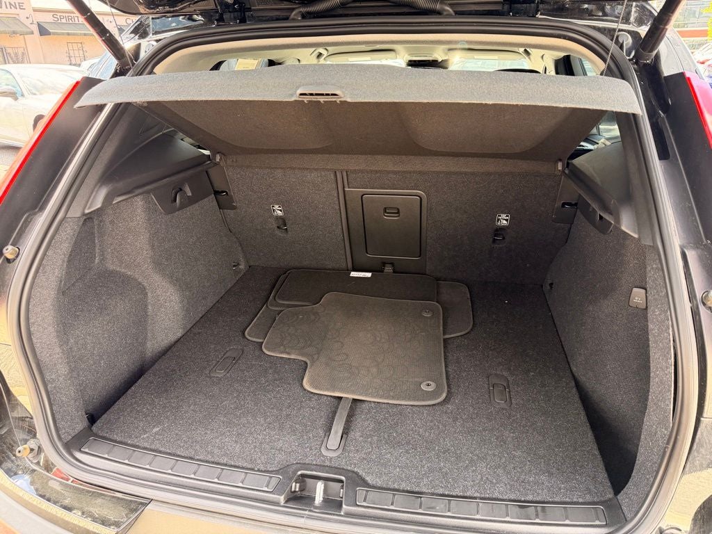 2022 Volvo XC40 Momentum