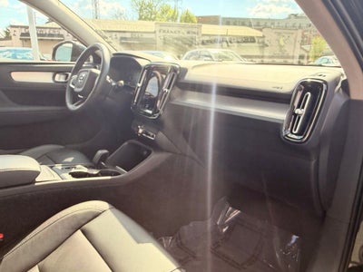 2022 Volvo XC40 Momentum