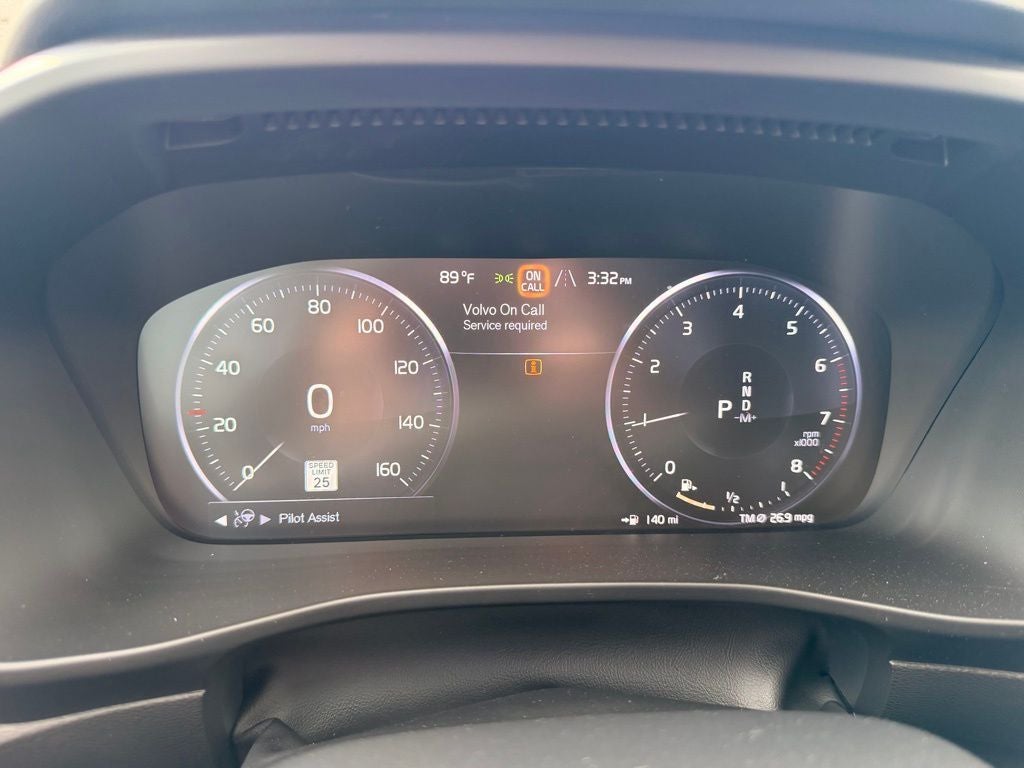 2022 Volvo XC40 Momentum