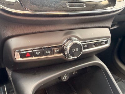 2022 Volvo XC40 Momentum