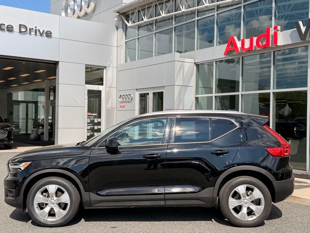 2022 Volvo XC40 Momentum