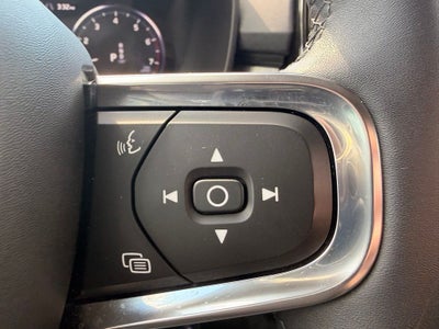 2022 Volvo XC40 Momentum