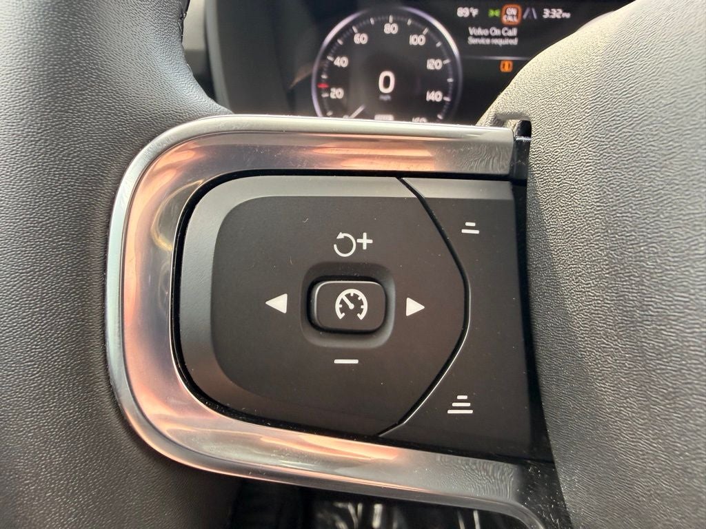 2022 Volvo XC40 Momentum